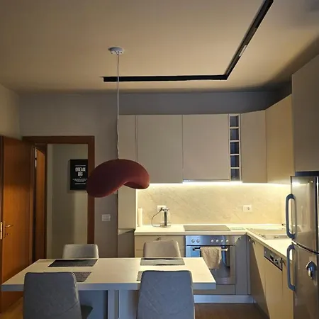 Tam Skanderbeg Square One Bedroom W Veranda טיראנה