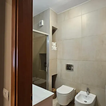 דירה Tam Skanderbeg Square One Bedroom W Veranda טיראנה