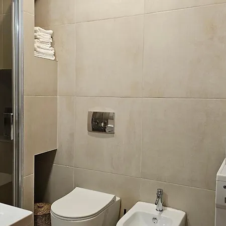 Tam Skanderbeg Square One Bedroom W Veranda טיראנה