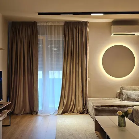 דירה Tam Skanderbeg Square One Bedroom W Veranda *
