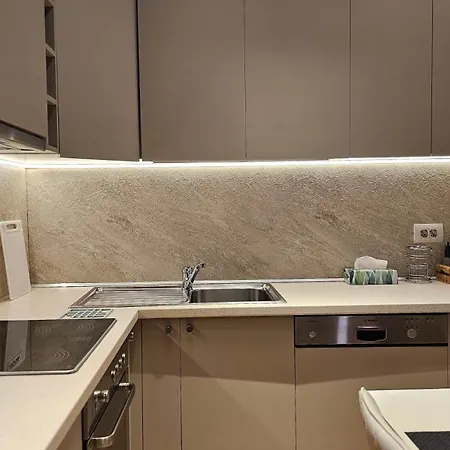 Tam Skanderbeg Square One Bedroom W Veranda 아파트 티라나
