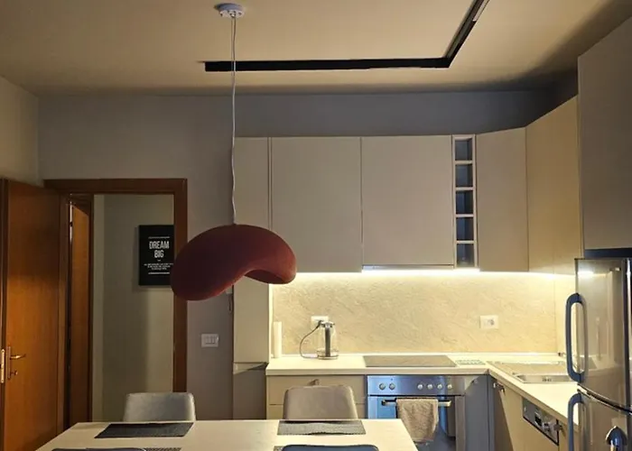 Tam Skanderbeg Square One Bedroom W Veranda 地拉那