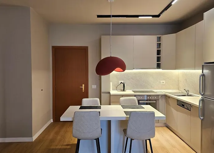 Tam Skanderbeg Square One Bedroom W Veranda * 地拉那