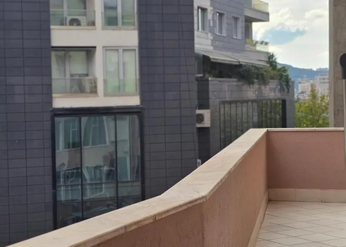 Tam Skanderbeg Square One Bedroom W Veranda 公寓 地拉那