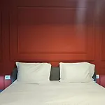 Tam Skanderbeg Square One Bedroom W Veranda Lejlighed Tirana
