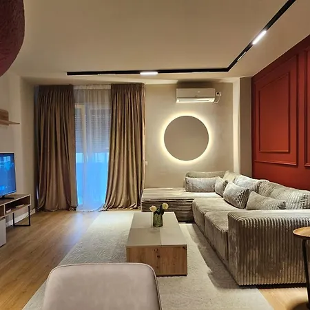 Tam Skanderbeg Square One Bedroom W Veranda Lejlighed *